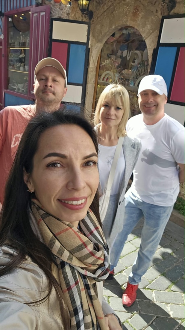 Renata z pacjentami na uliczce w Kaleiçi, starym mieście Antalyi