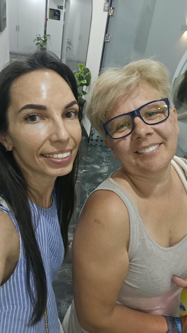 Renata z pacjentką w okularach w klinice
